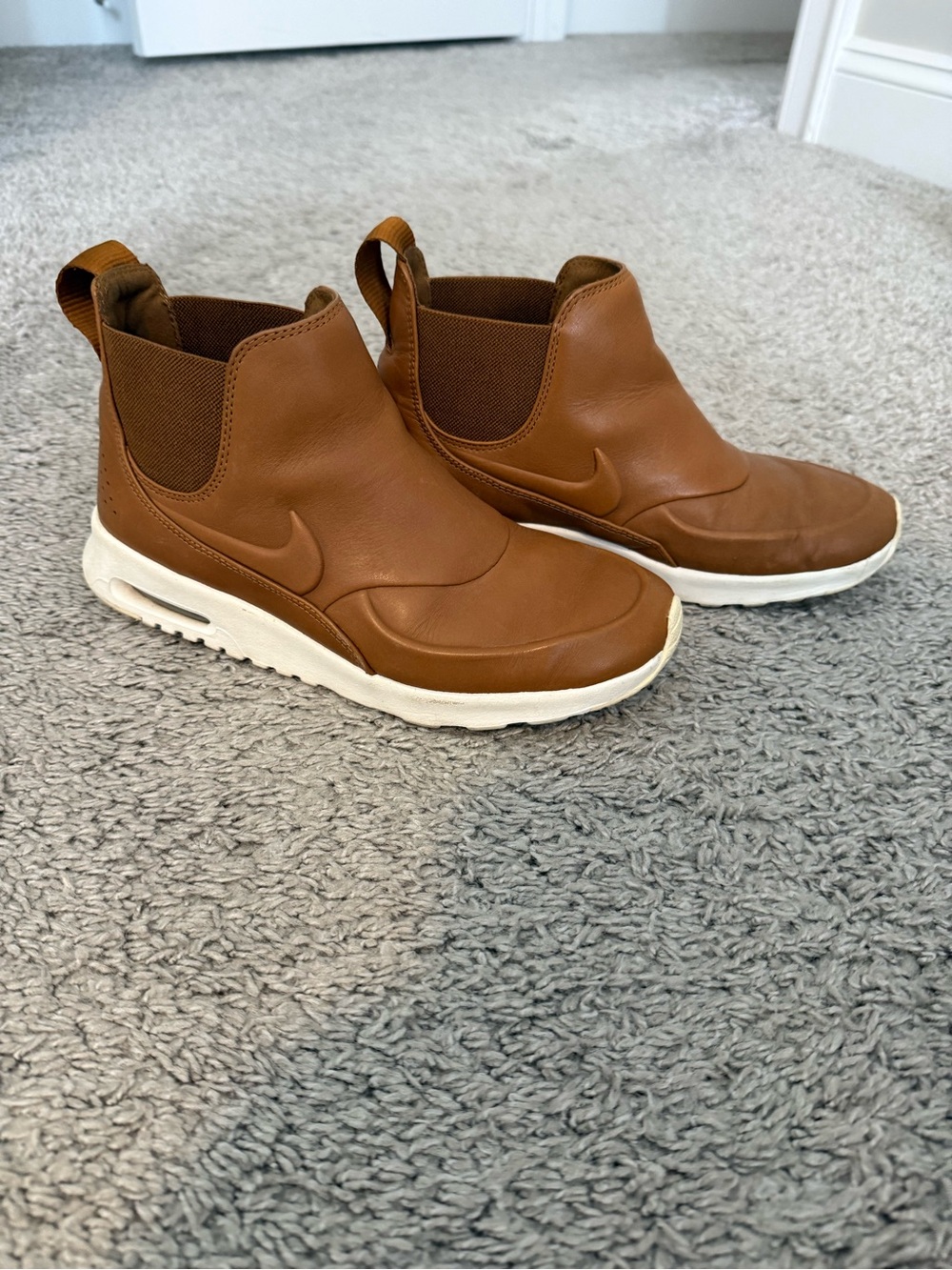 Nike Brown Thea air max Leather Slip-On Sneakers with White Sole size 8